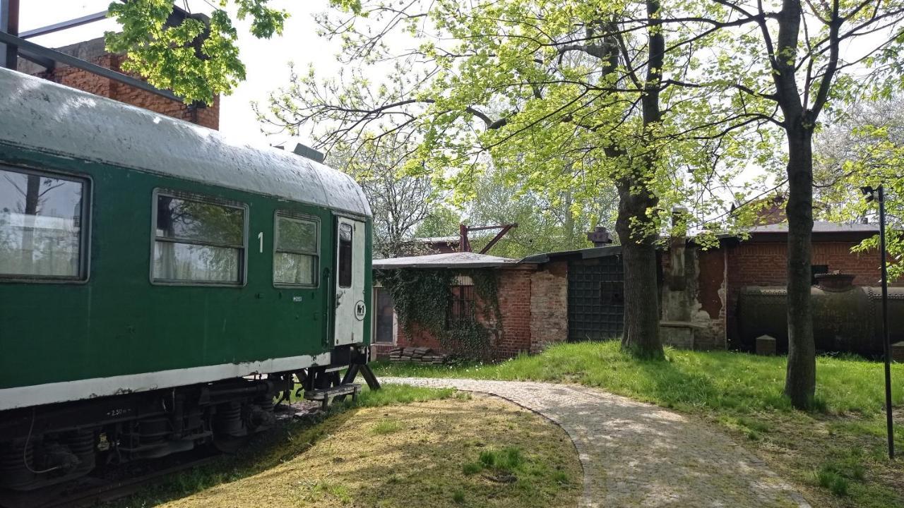 Wagony Sypialne W Muzeum Kolejnictwa Hotel Jaworzyna Slaska Exterior photo